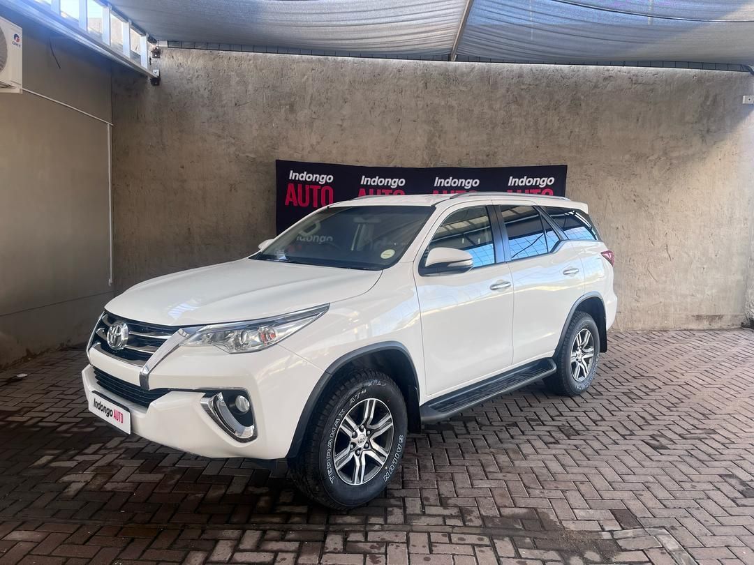 2018 Toyota Fortuner photo 2