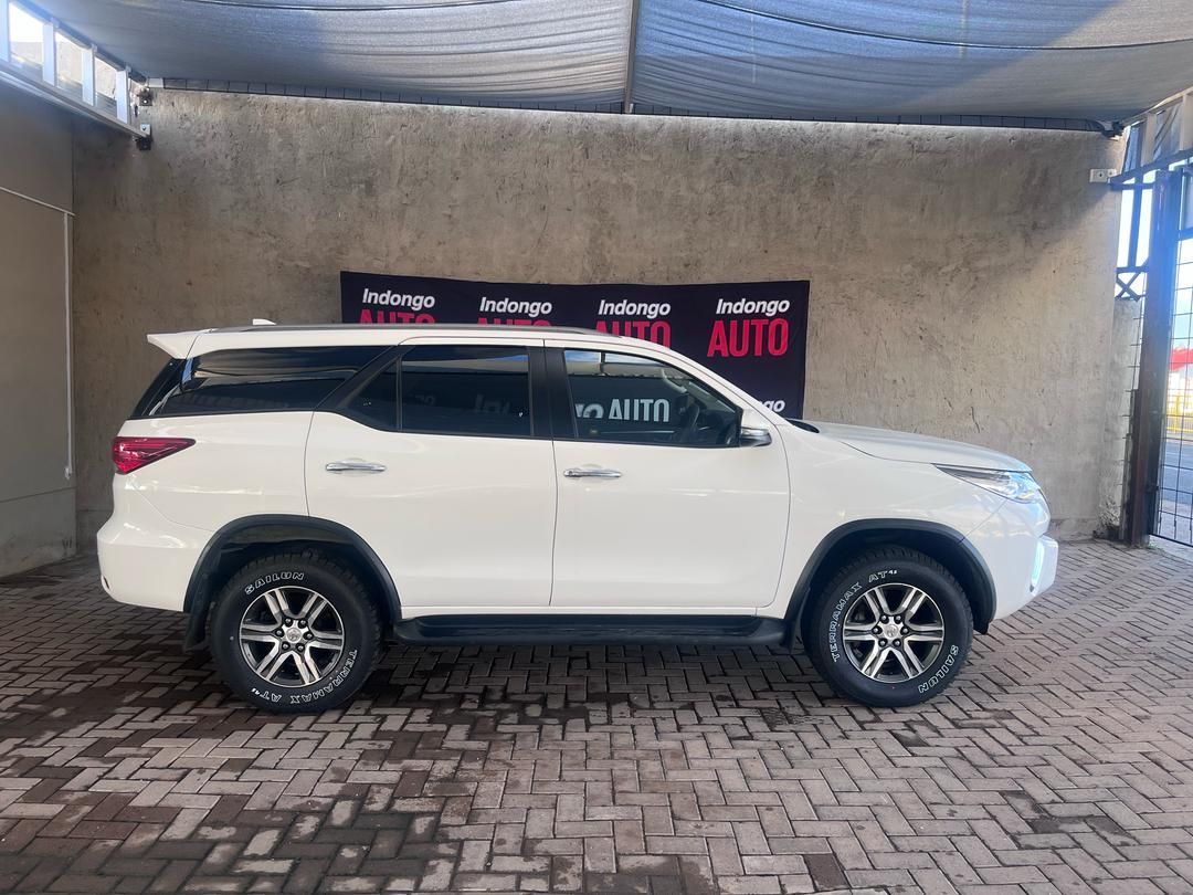 2018 Toyota Fortuner photo 3