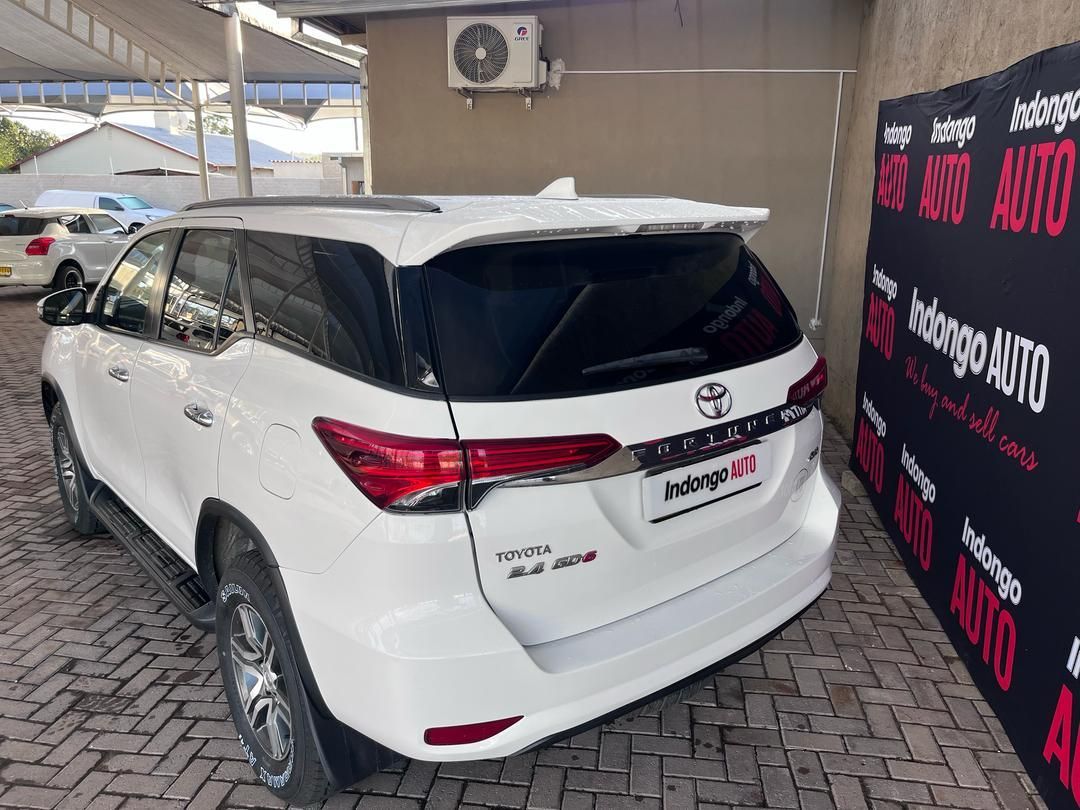 2018 Toyota Fortuner photo 4