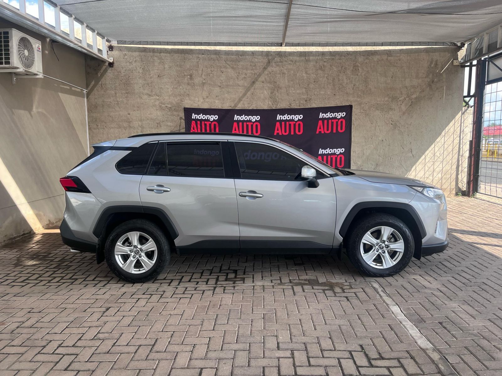 2021 Toyota Rav4 photo 2