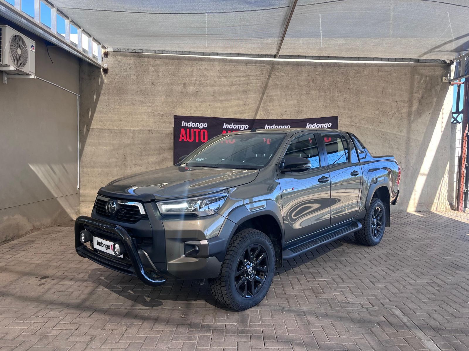 2022 Toyota Hilux photo 2