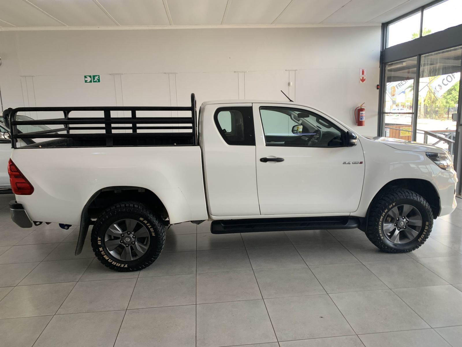 2019 Toyota Hilux photo 2