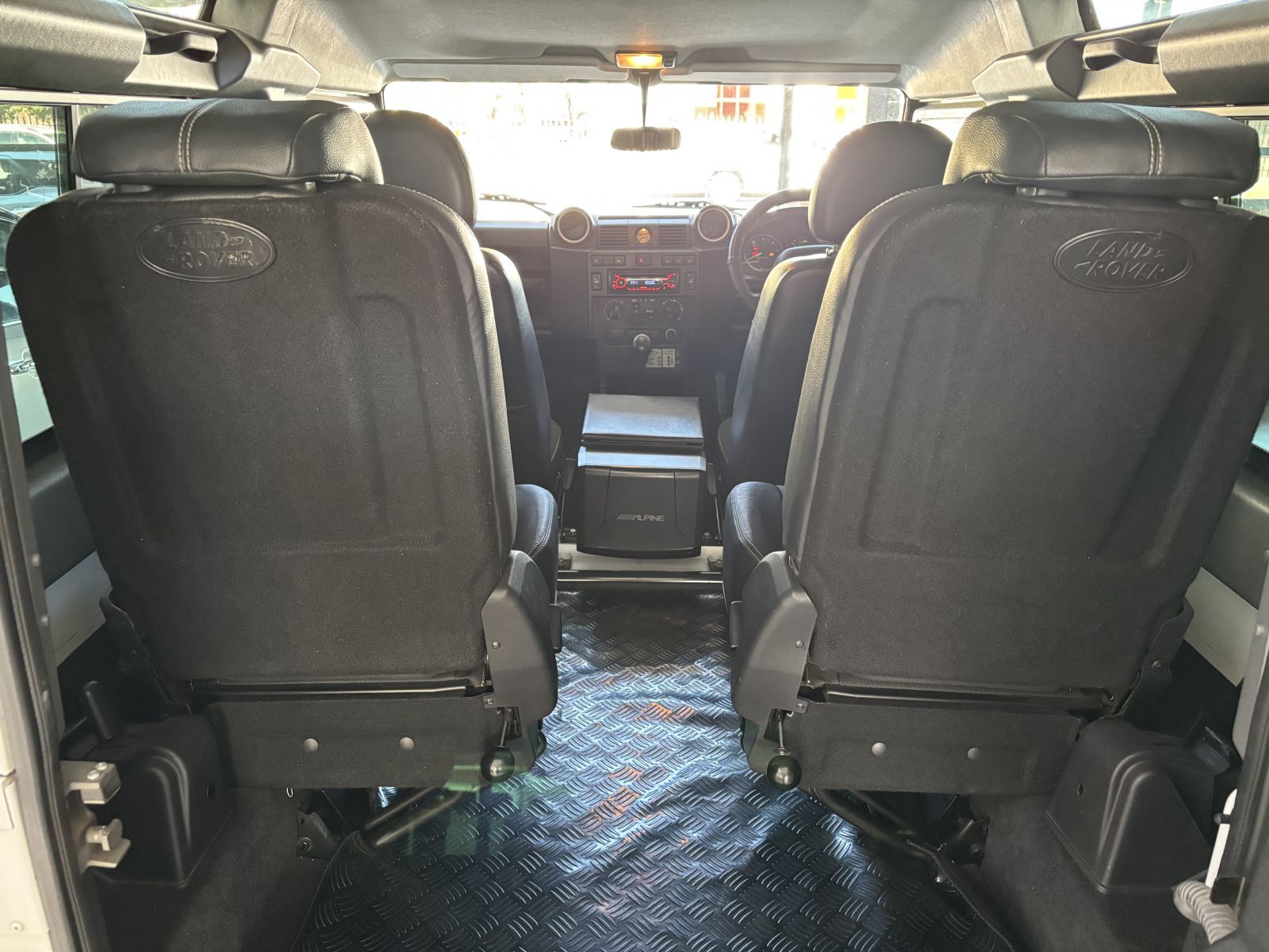 2016 Land Rover Defender photo 11