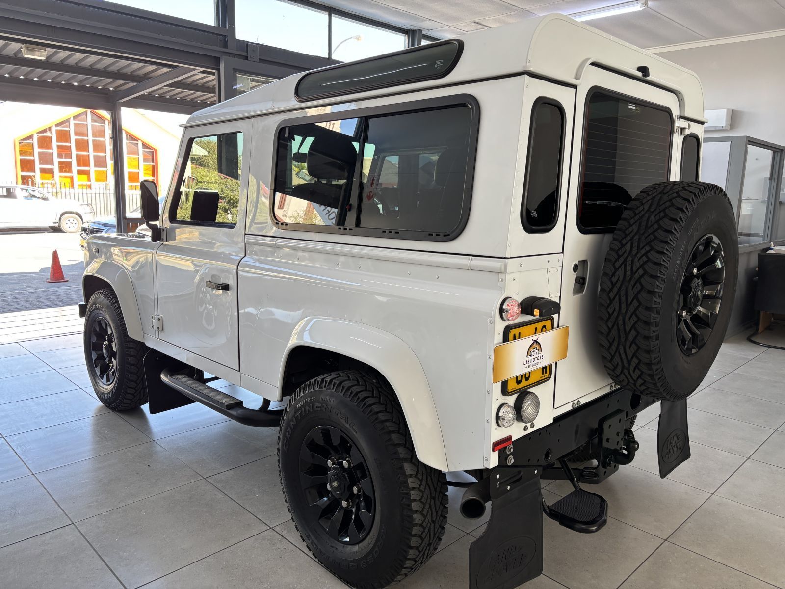 2016 Land Rover Defender photo 5