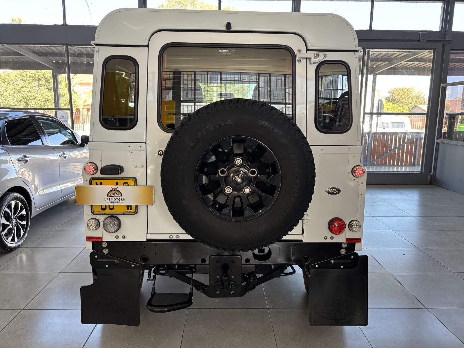 2016 Land Rover Defender photo 6