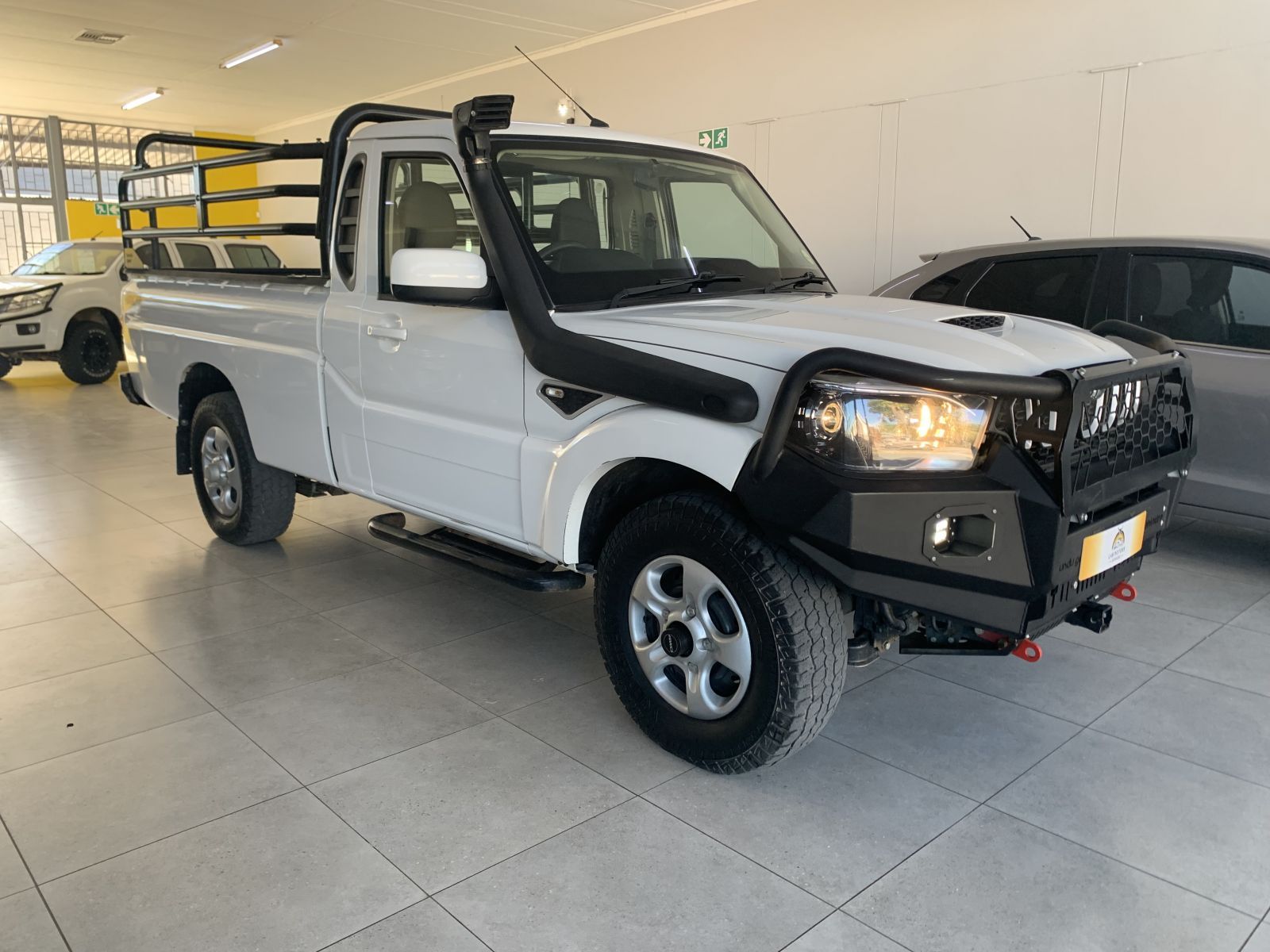 2021 Mahindra S6 photo 1