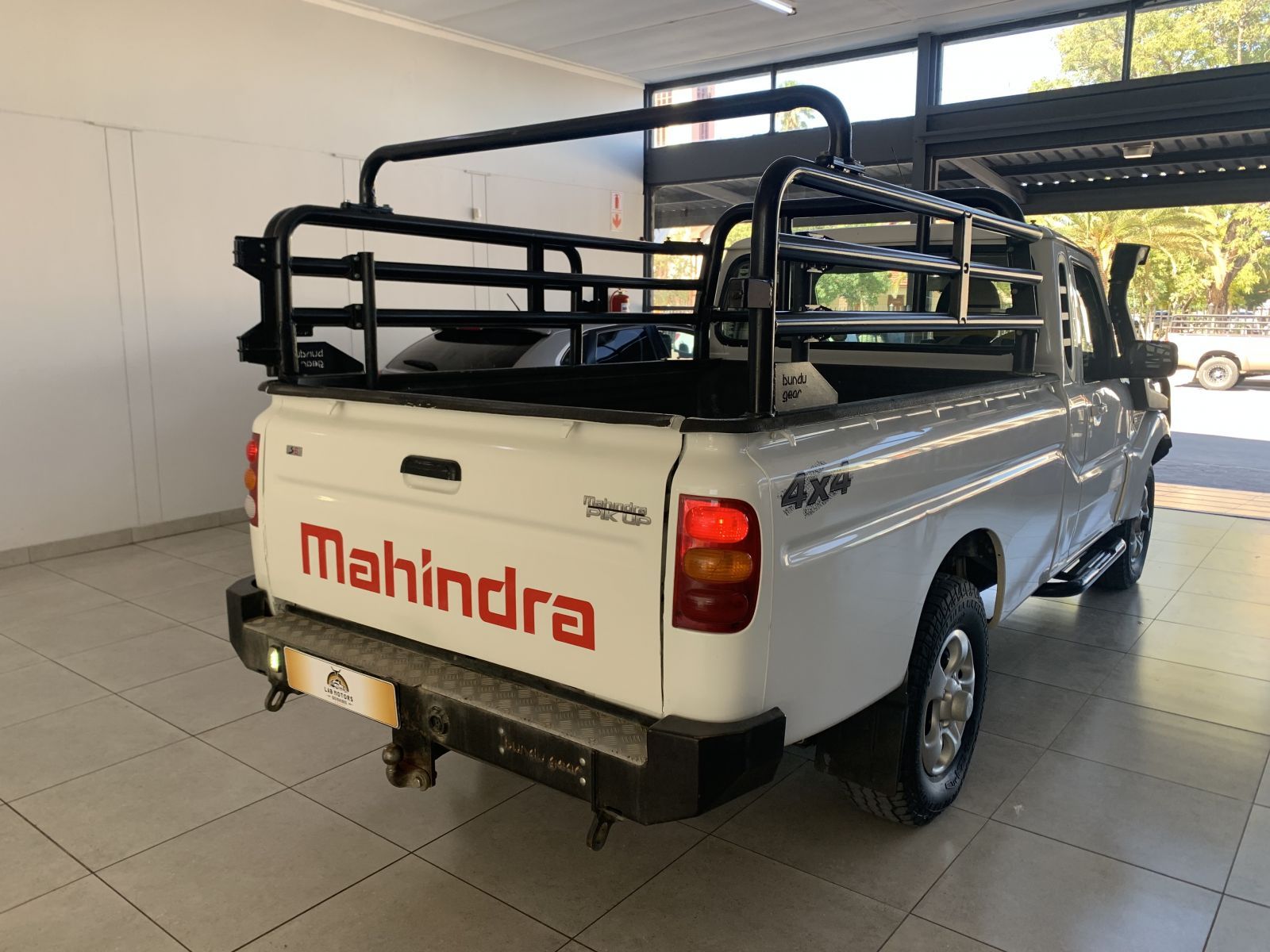 2021 Mahindra S6 photo 3