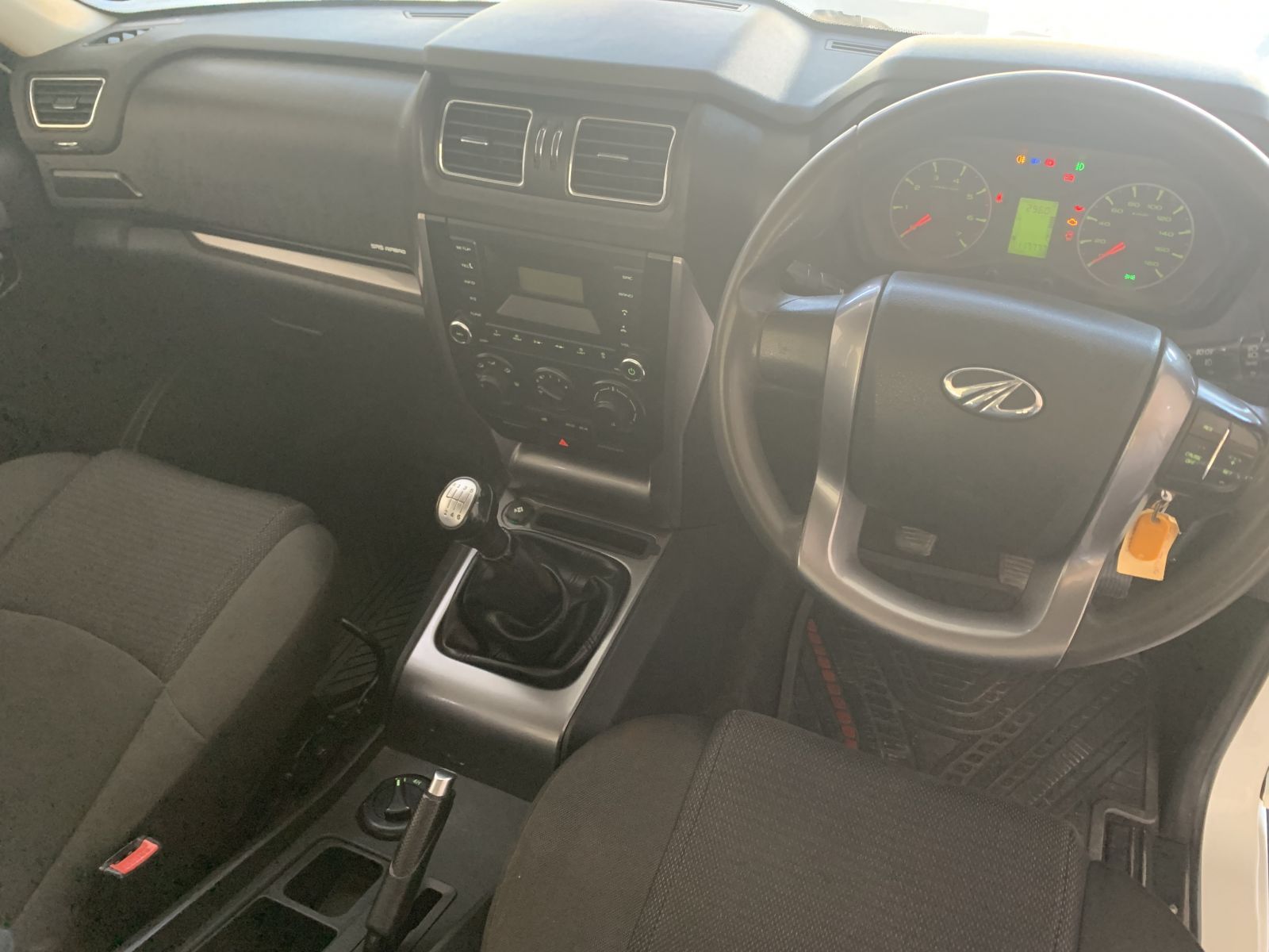 2021 Mahindra S6 photo 7
