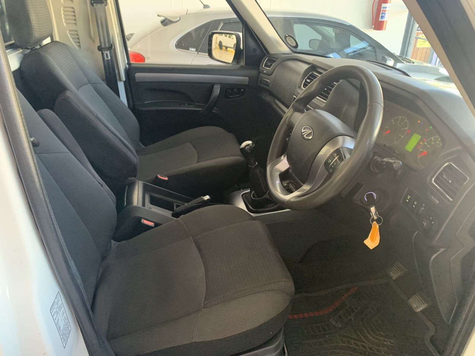 2021 Mahindra S6 photo 8