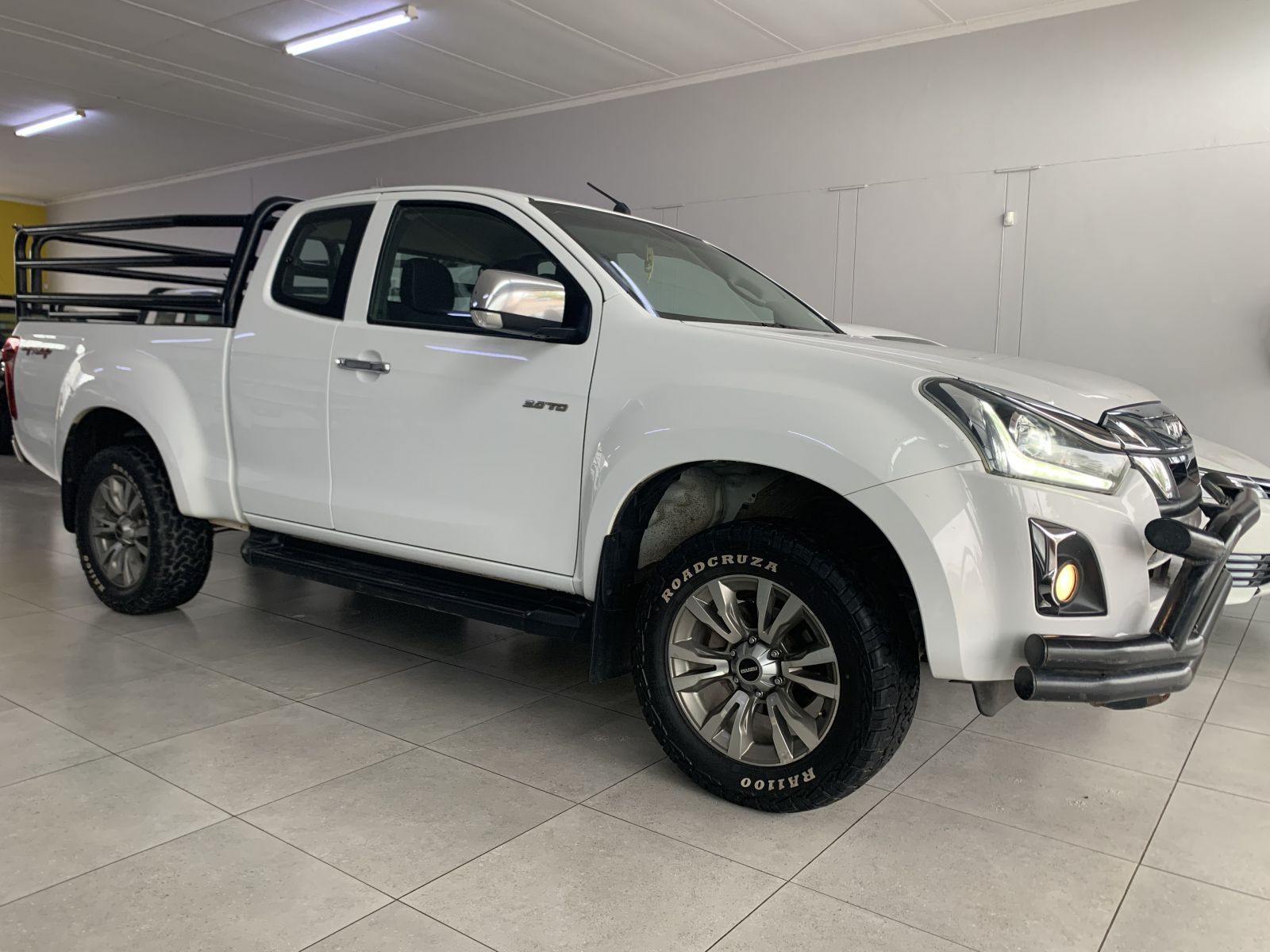2020 Isuzu D-MAX photo 1