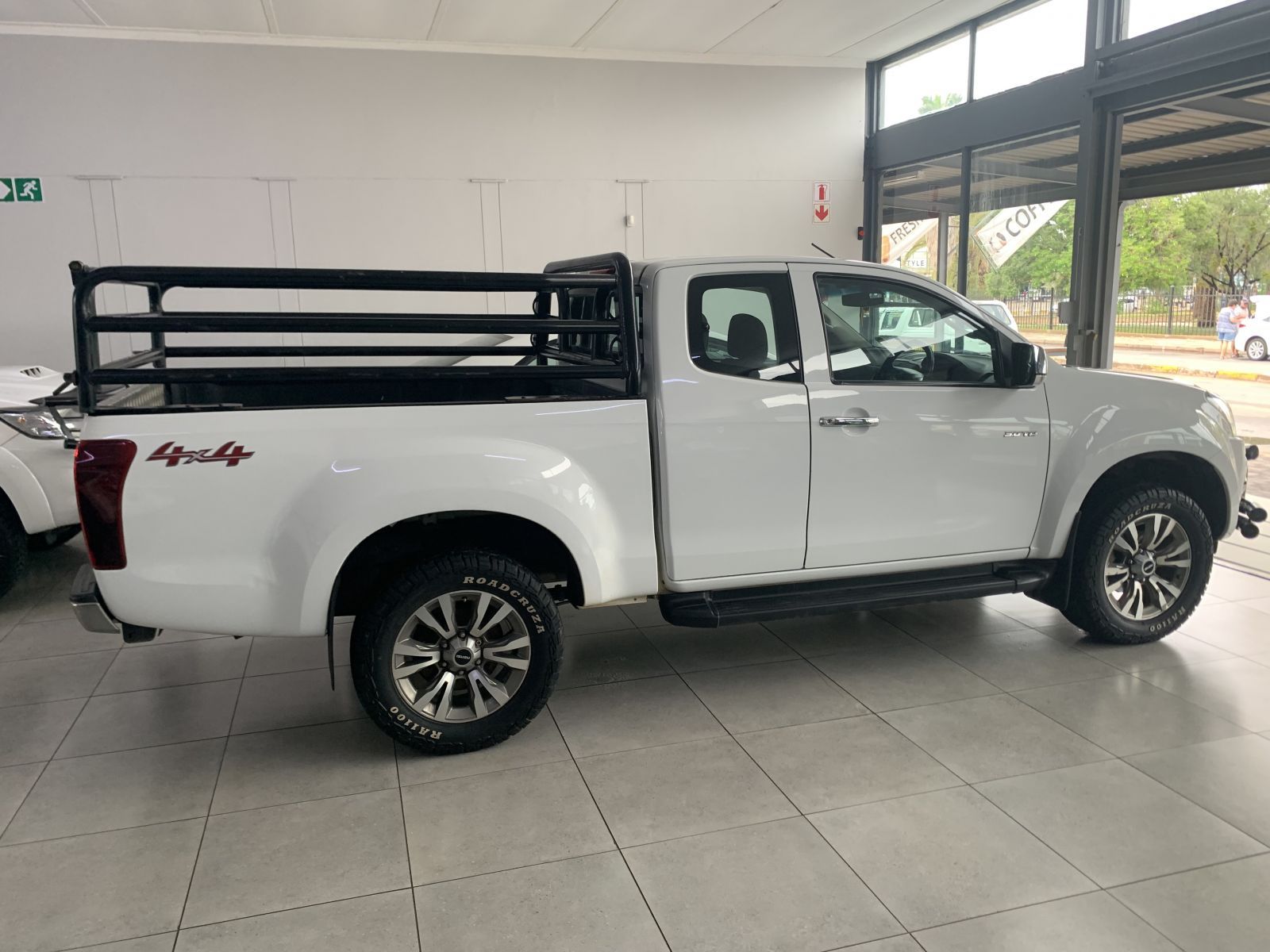 2020 Isuzu D-MAX photo 2