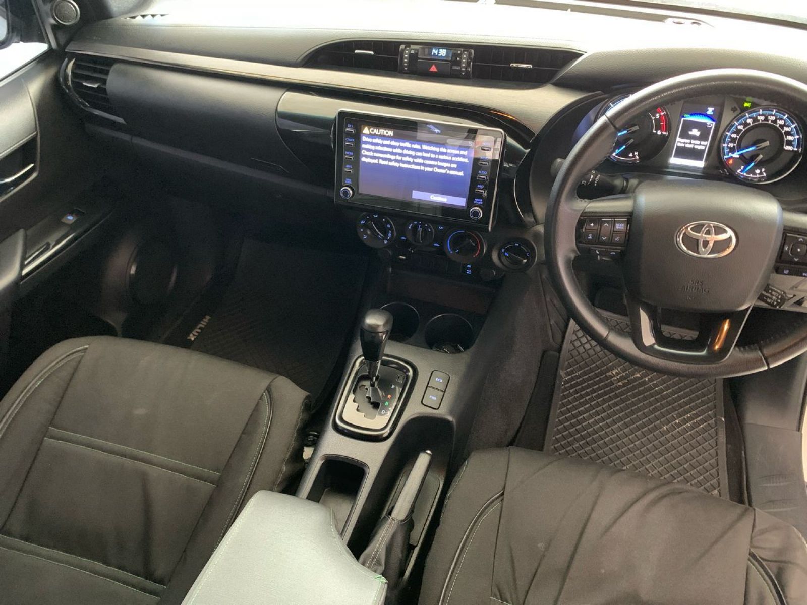 2023 Toyota Hilux photo 7