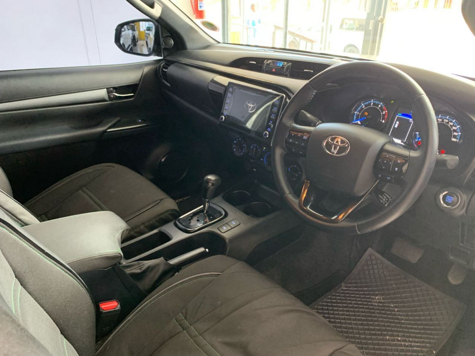 2023 Toyota Hilux photo 9