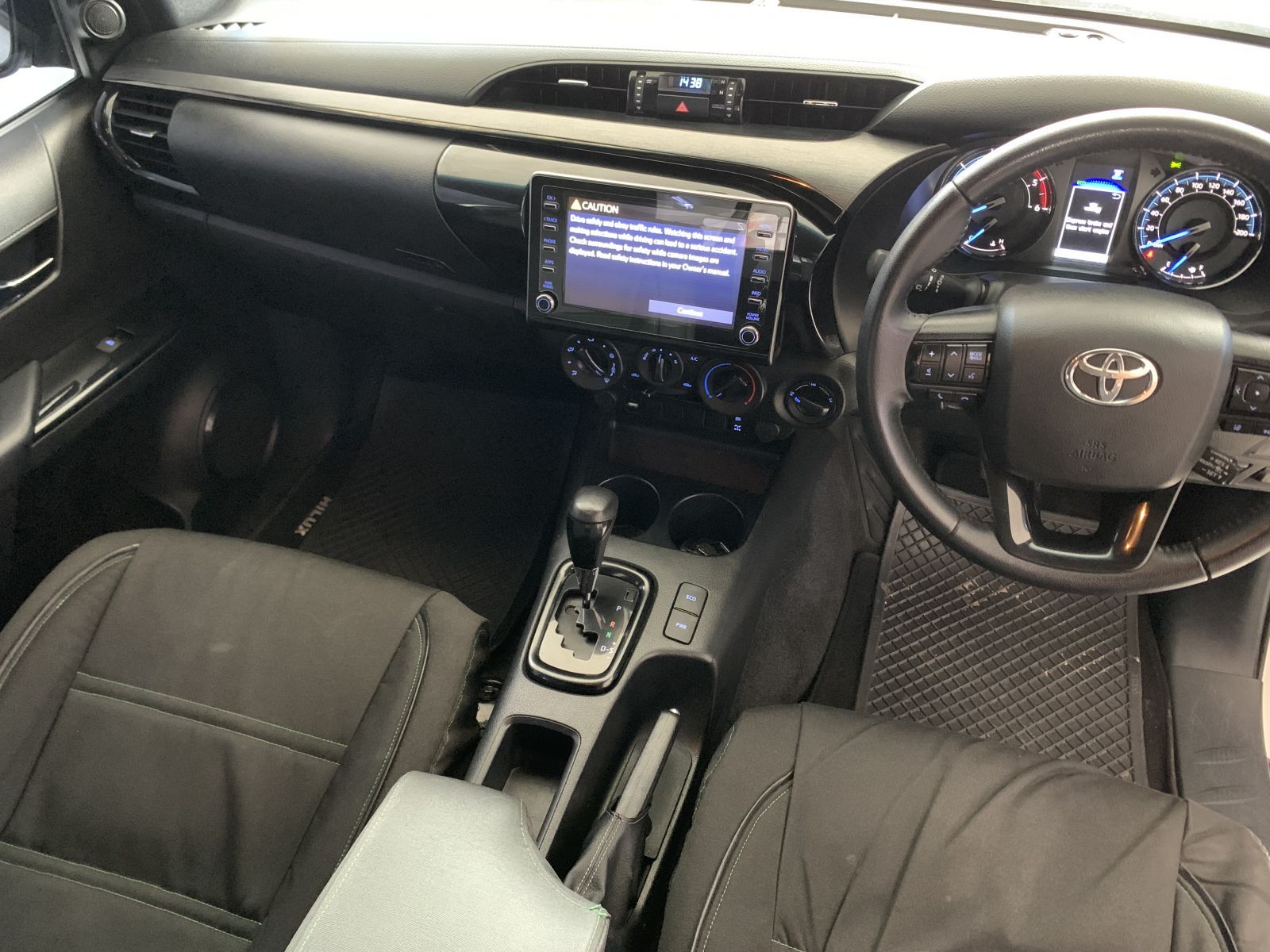 2023 Toyota Hilux photo 7