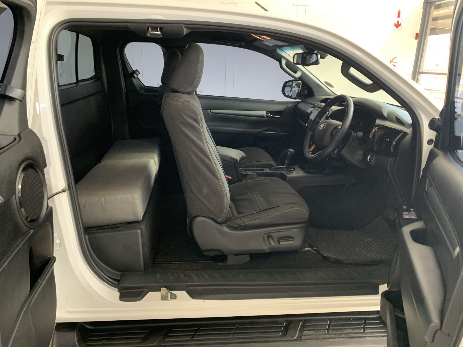 2023 Toyota Hilux photo 9