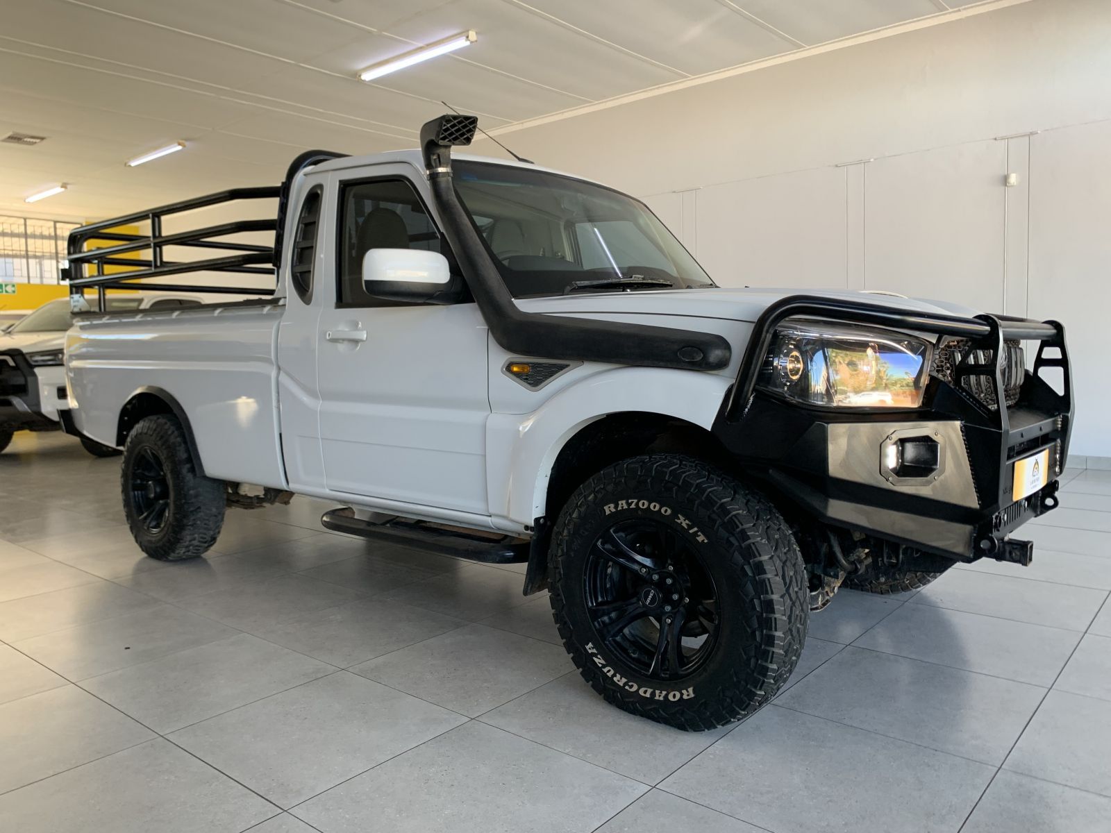 2019 Mahindra S6 photo 1