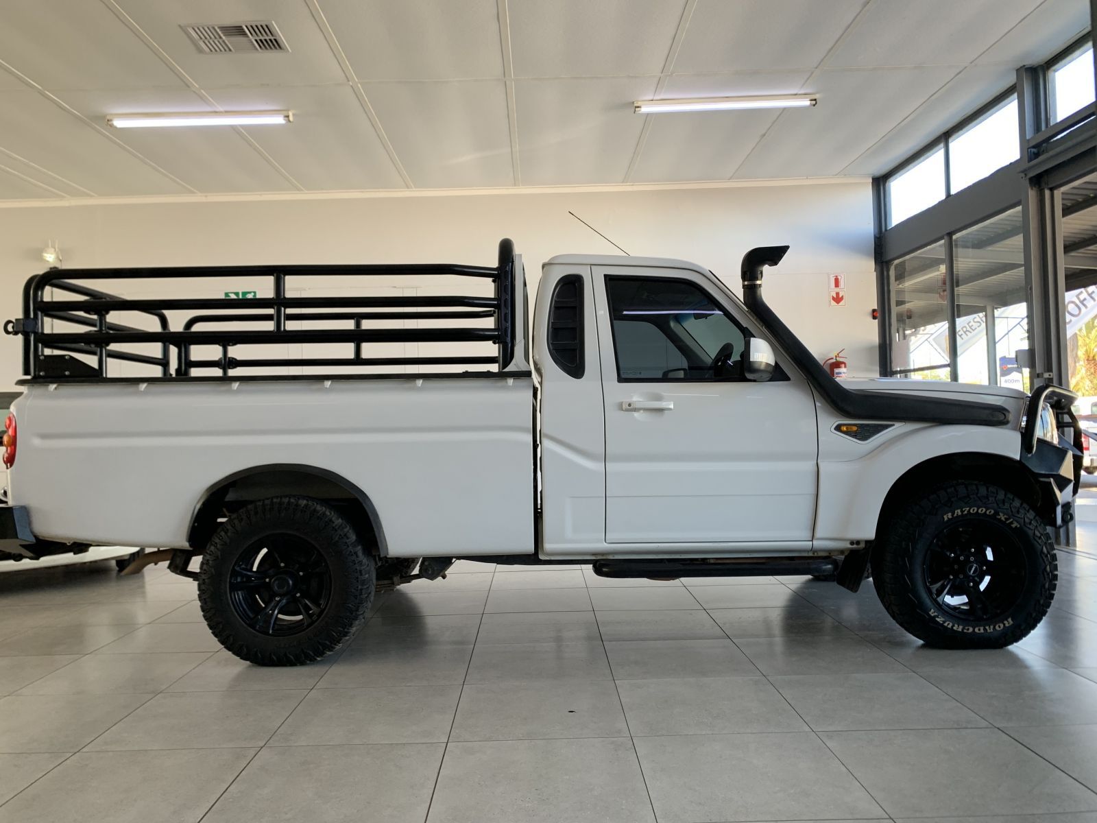 2019 Mahindra S6 photo 2