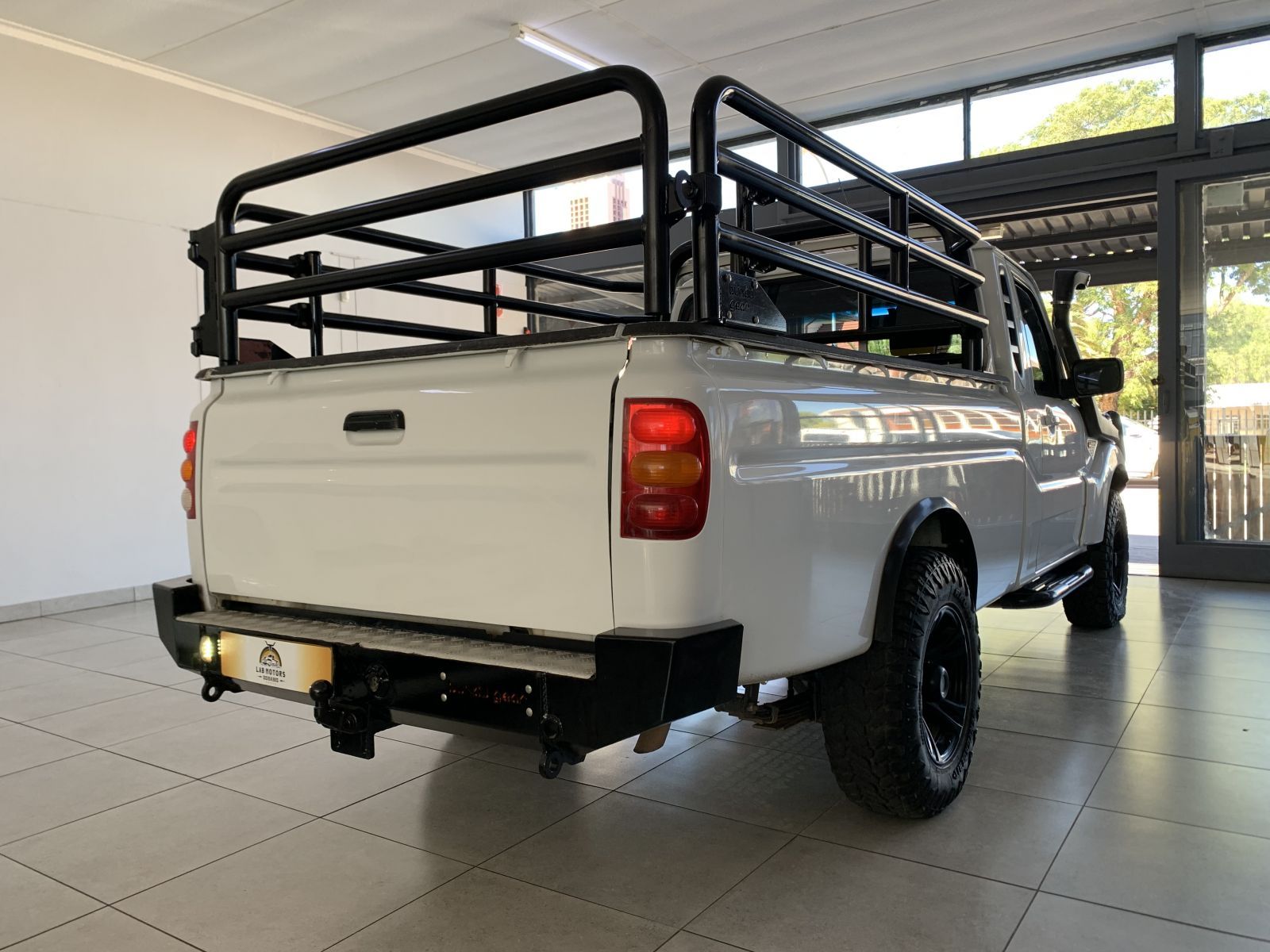 2019 Mahindra S6 photo 3