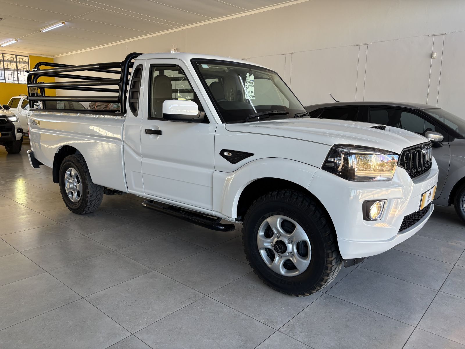 2023 Mahindra PIK UP photo 1