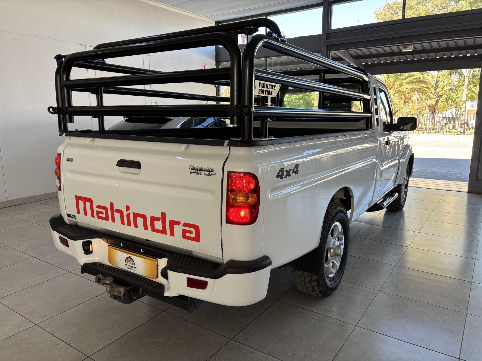 2023 Mahindra PIK UP photo 3