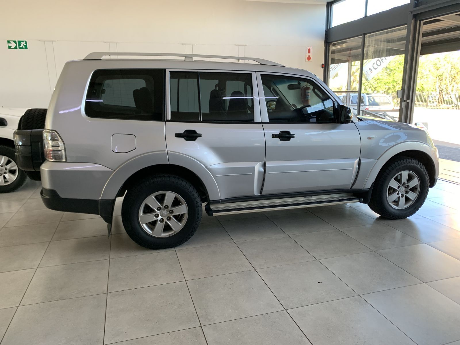 2007 Mitsubishi Pajero photo 2
