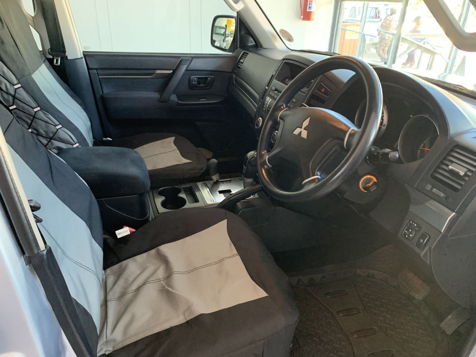 2007 Mitsubishi Pajero photo 6