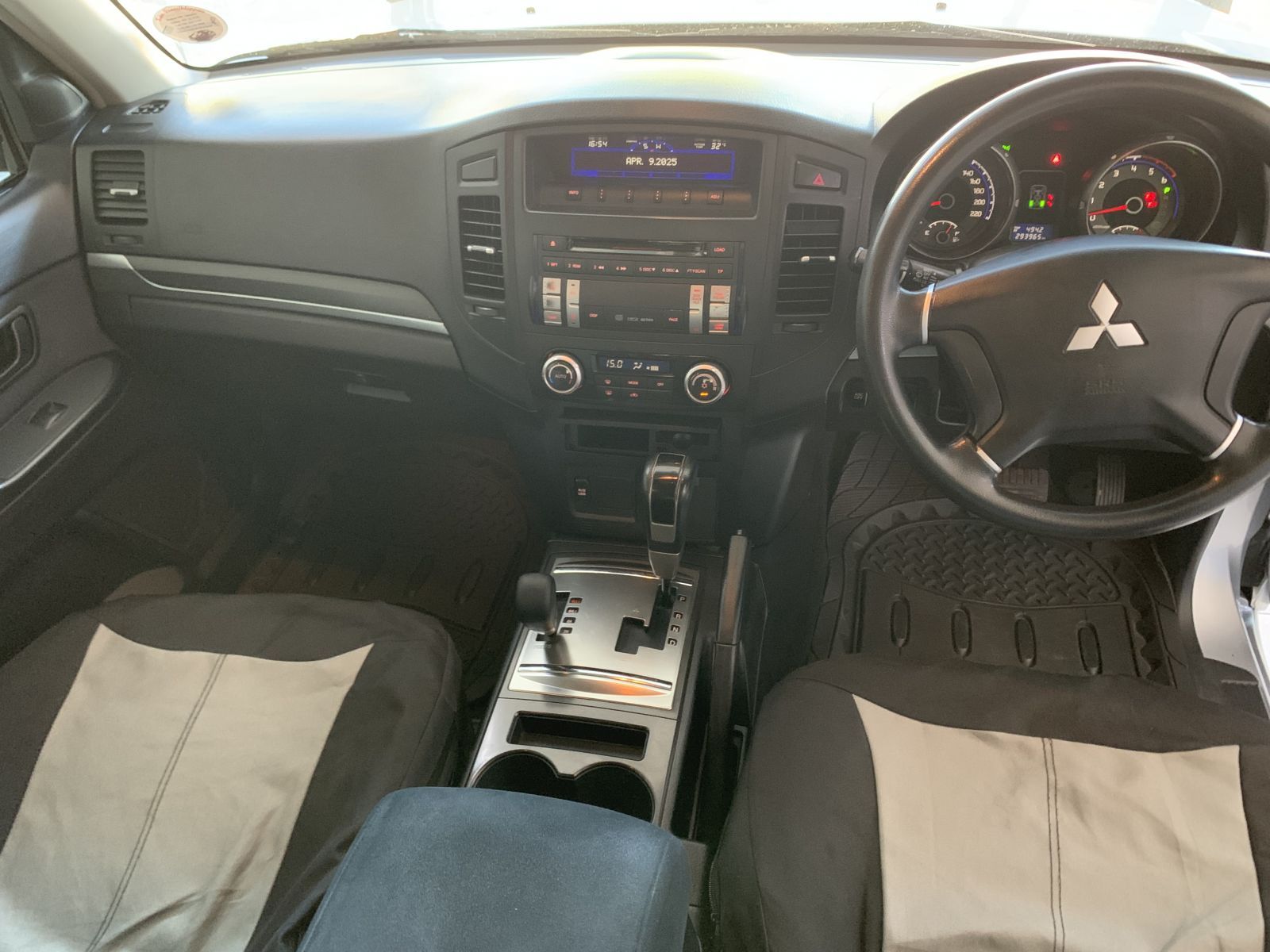 2007 Mitsubishi Pajero photo 9