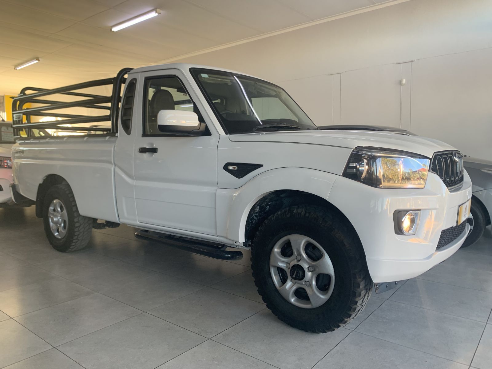 2023 Mahindra PIK UP photo 1