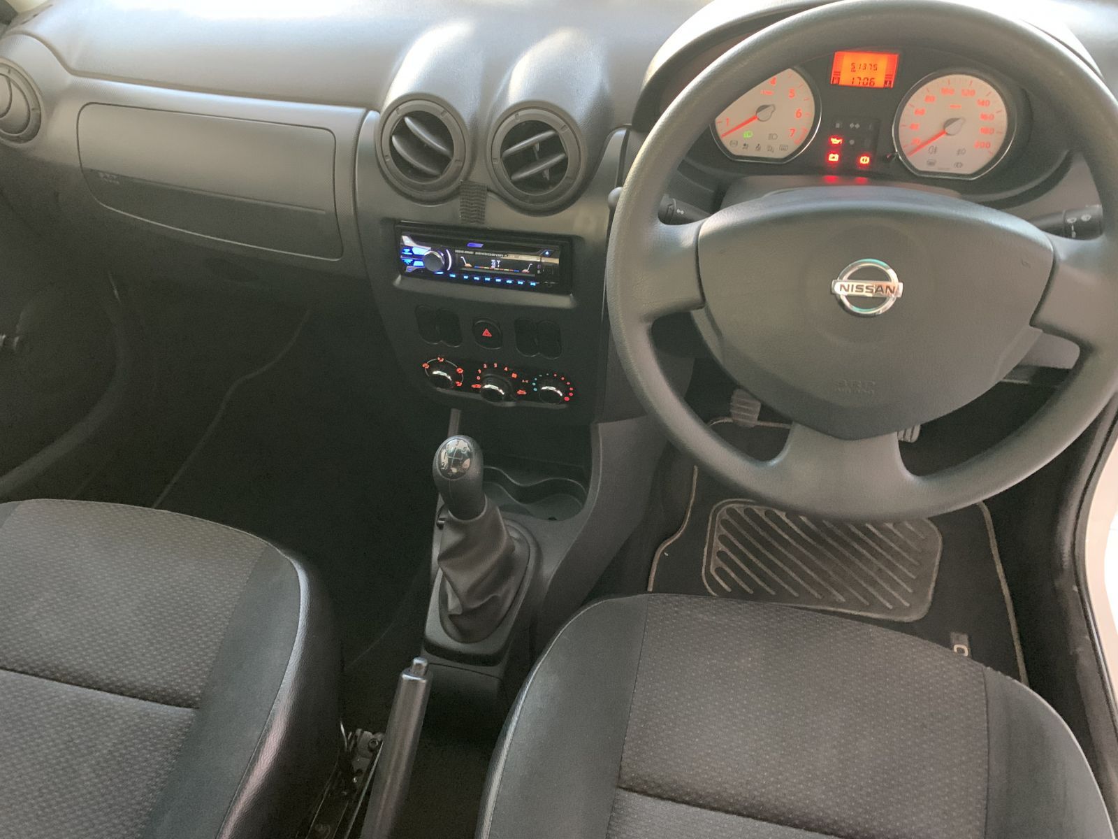 2021 Nissan NP200 photo 8
