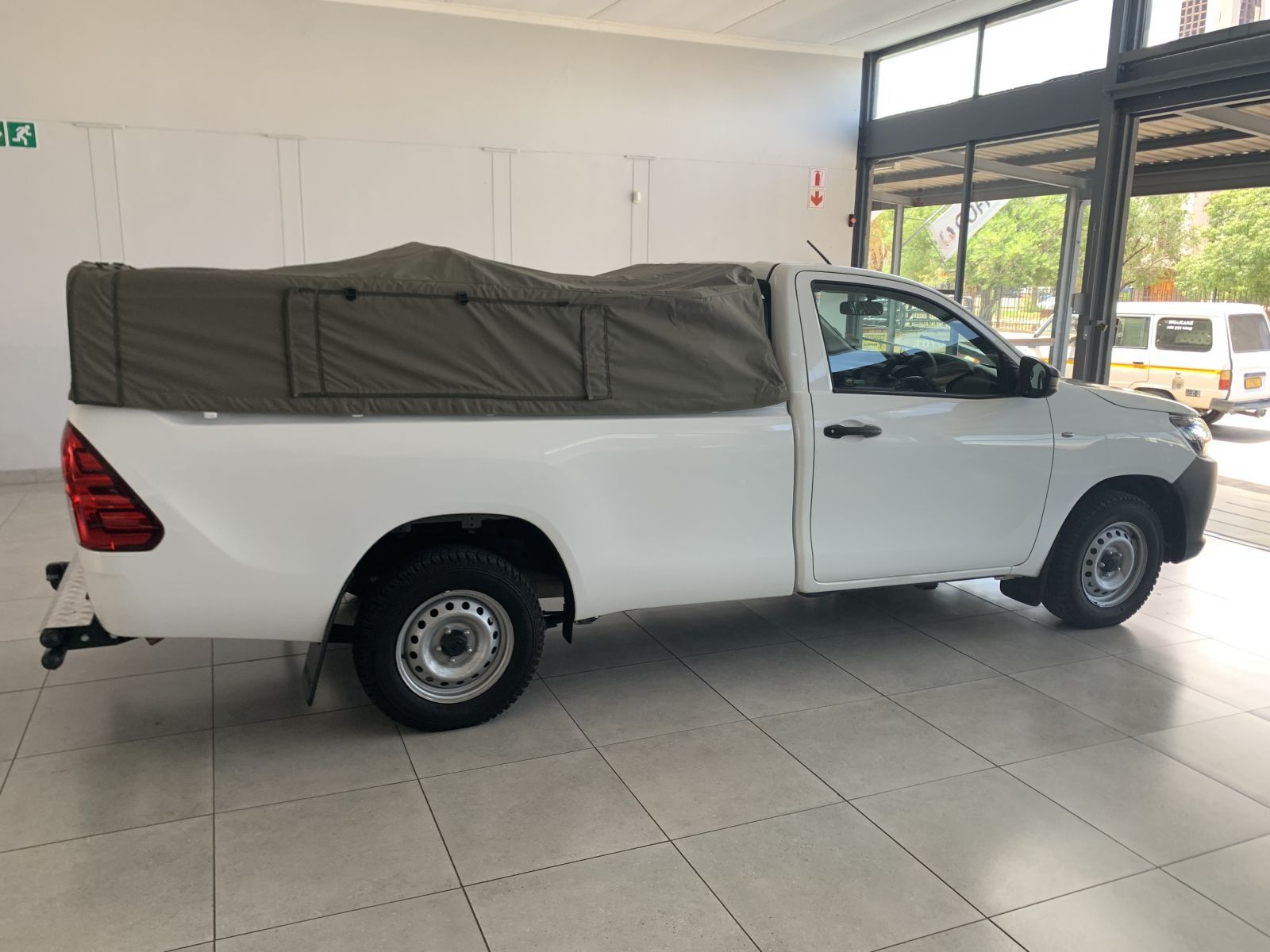 2024 Toyota Hilux photo 2