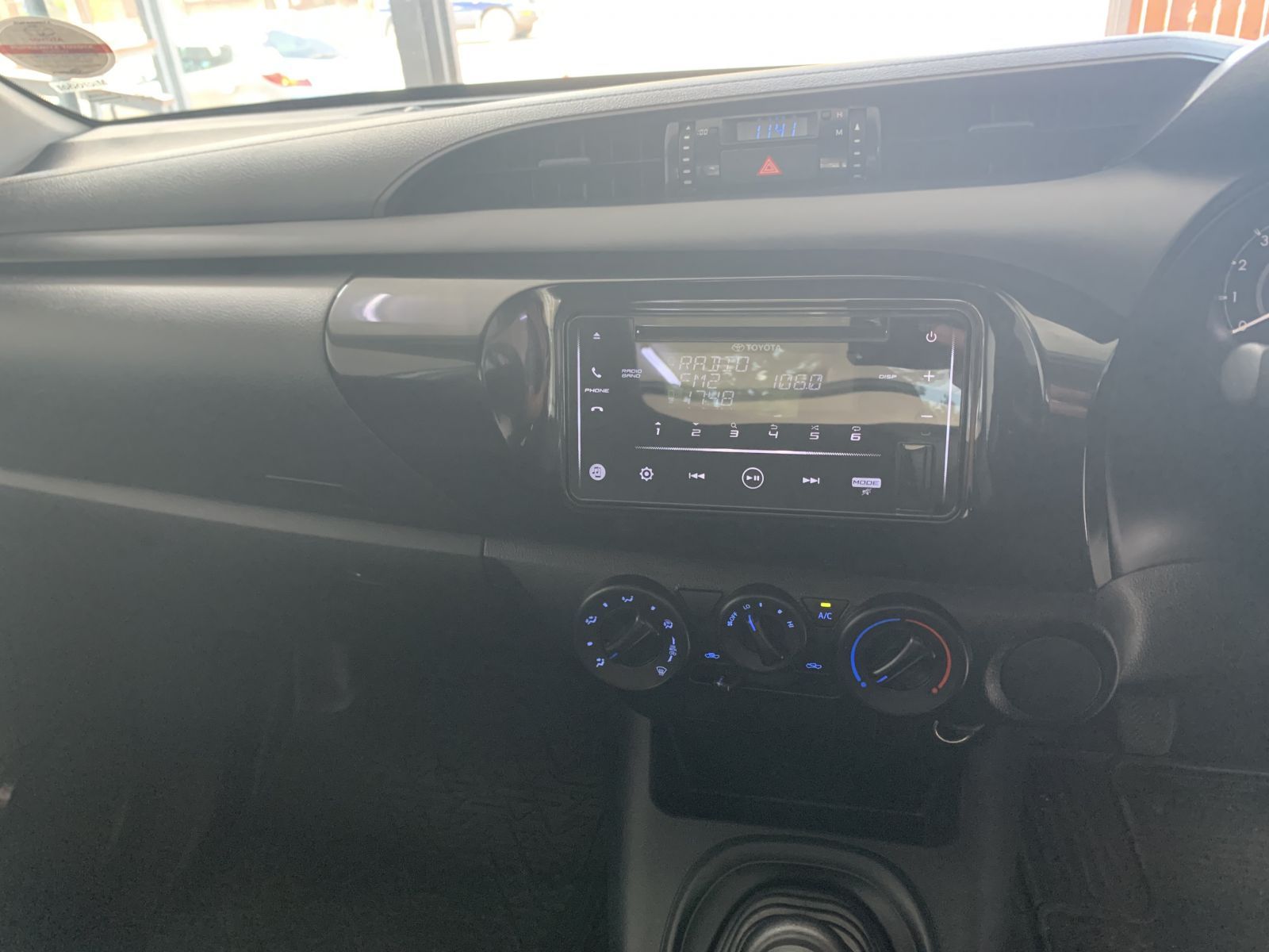 2024 Toyota Hilux photo 8