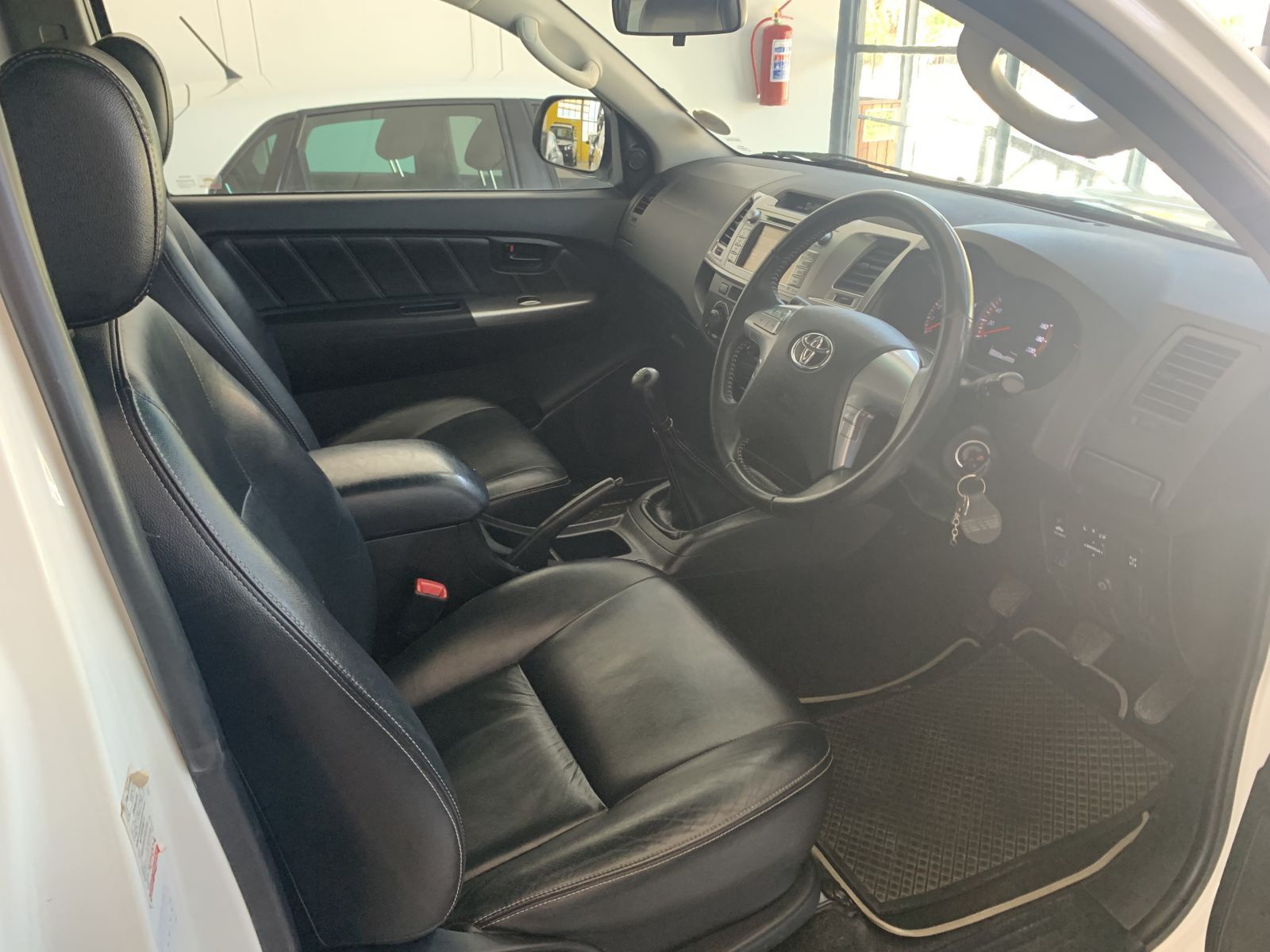 2015 Toyota Hilux photo 6
