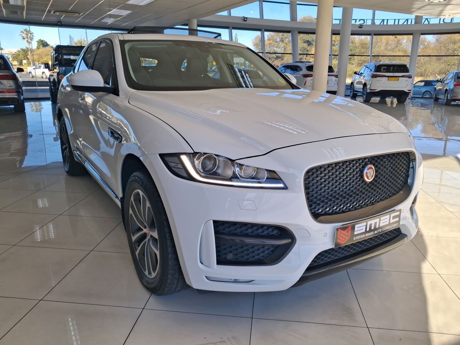 2016 Jaguar F-Pace photo 2