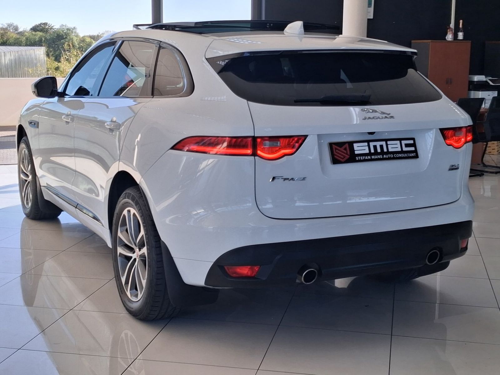 2016 Jaguar F-Pace photo 4