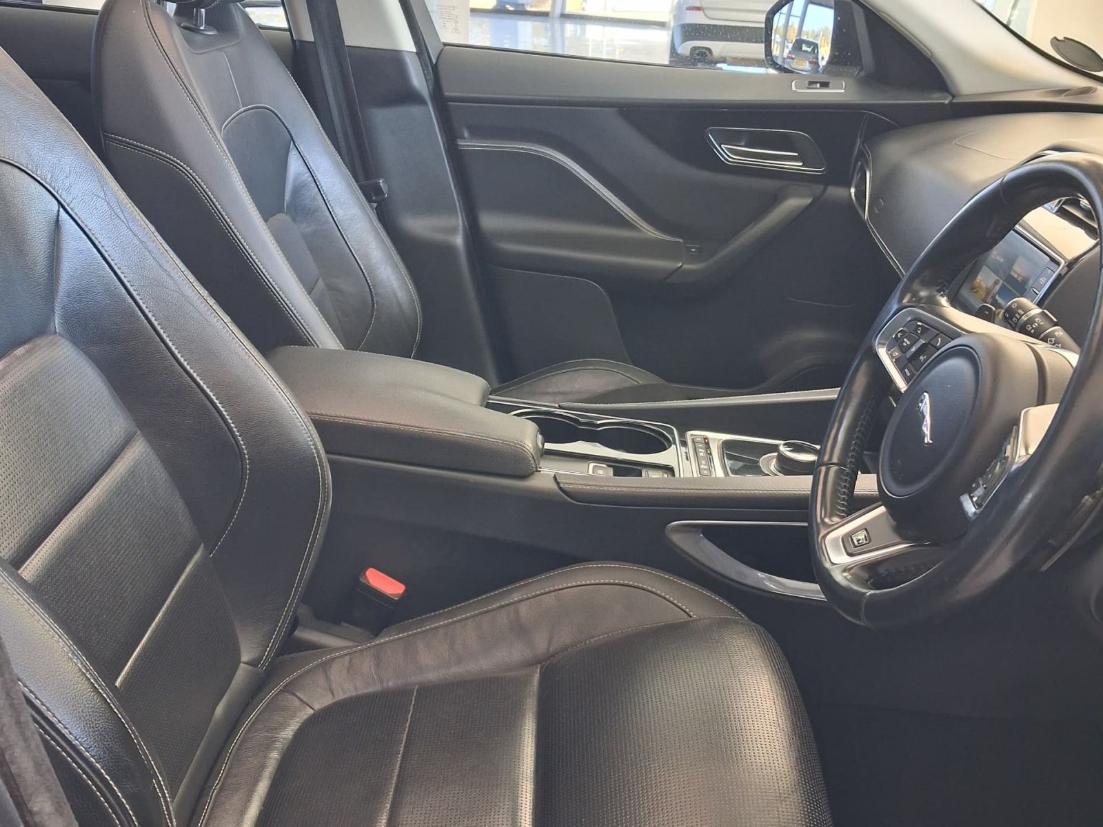 2016 Jaguar F-Pace photo 6
