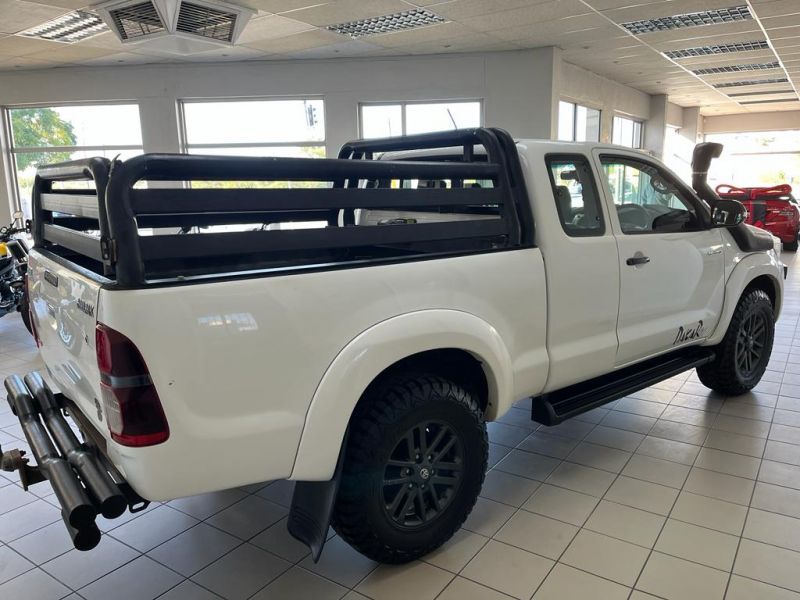 2015 Toyota Hilux photo 3