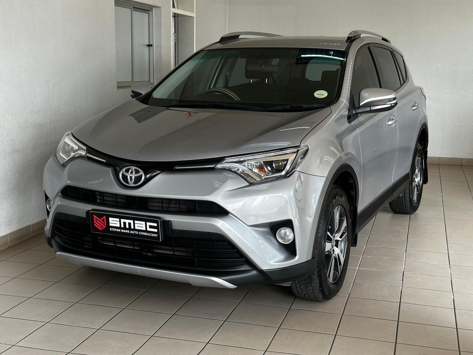2017 Toyota Rav4 photo 1