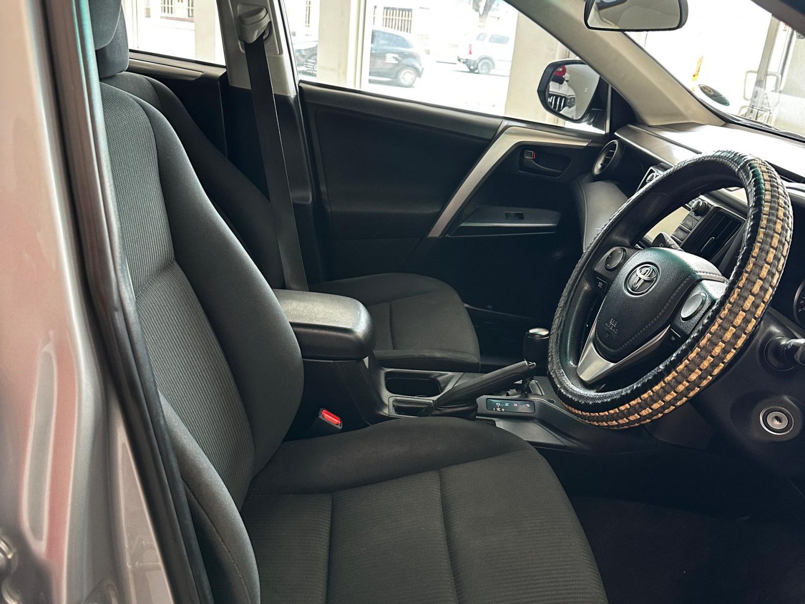 2017 Toyota Rav4 photo 6