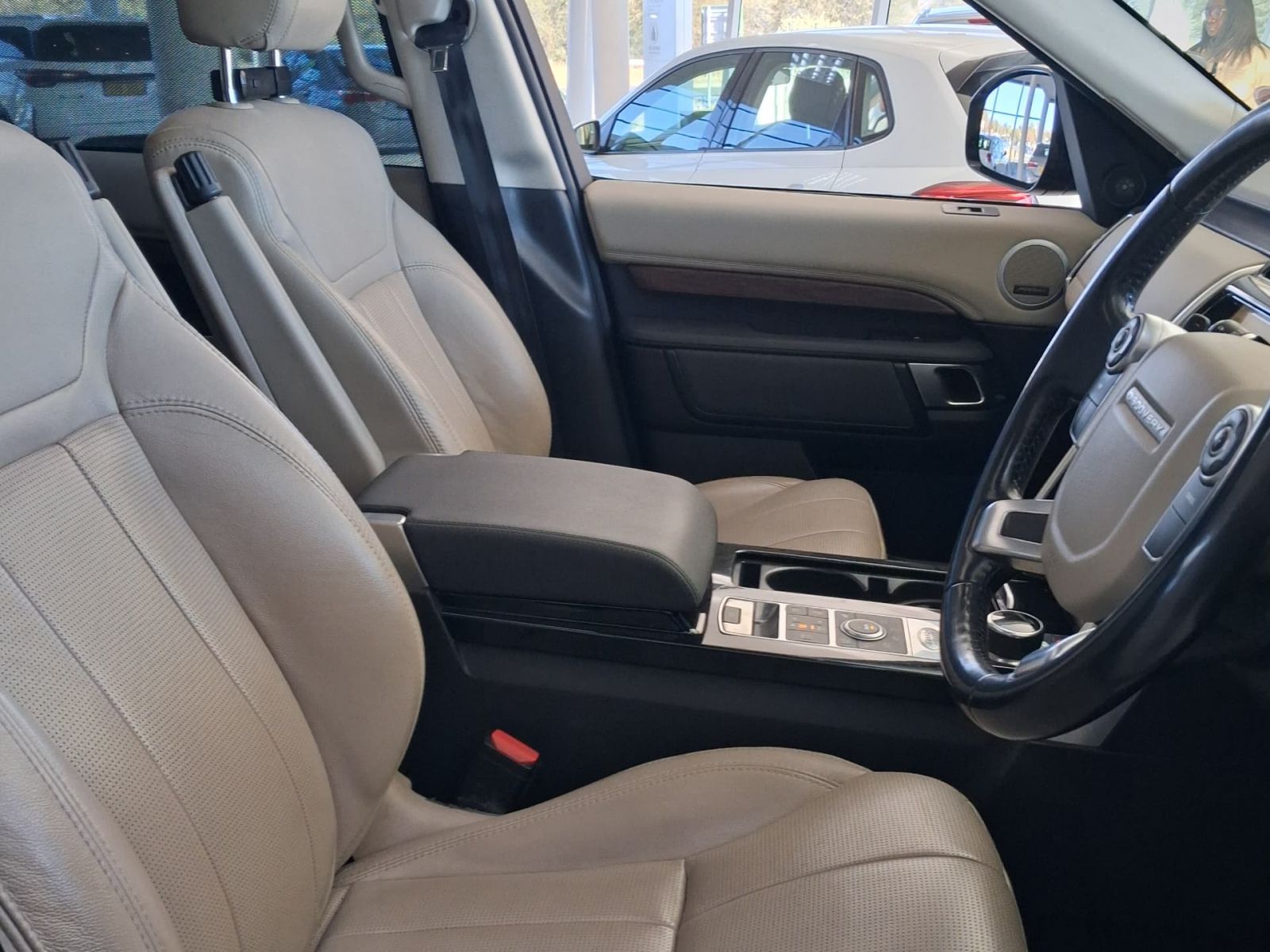 2017 Land Rover Discovery photo 6