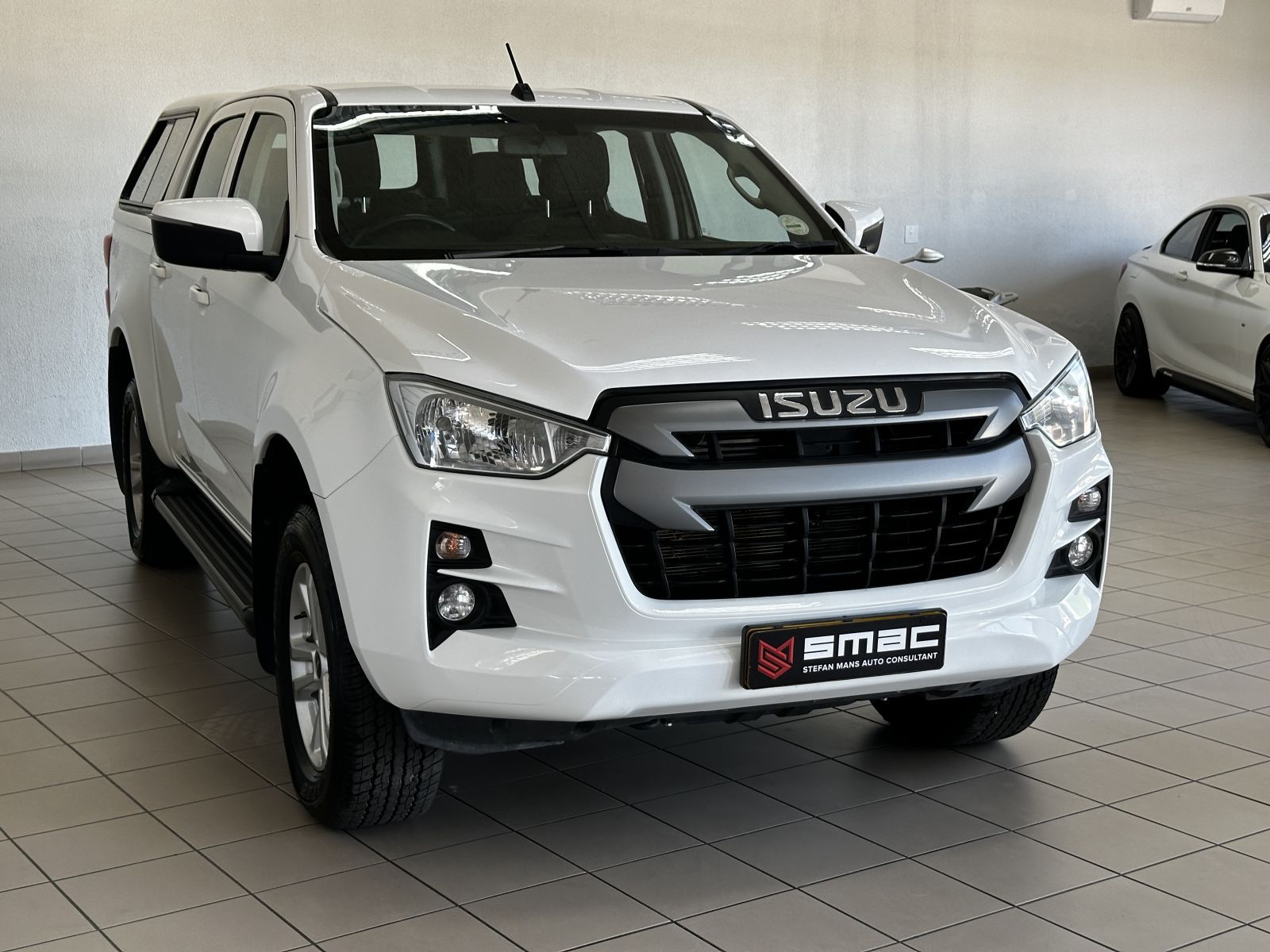 2023 Isuzu D-MAX photo 2
