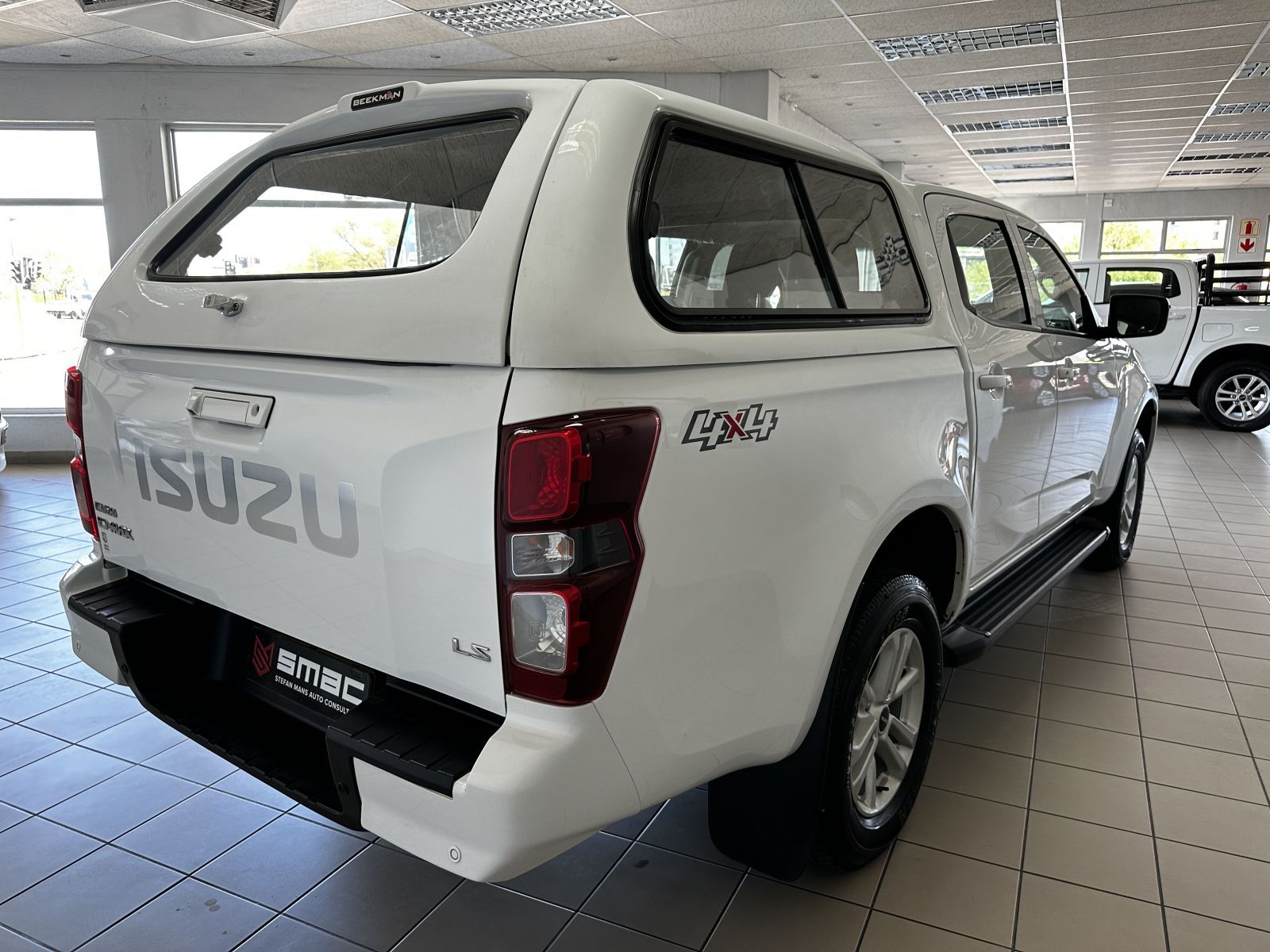 2023 Isuzu D-MAX photo 3