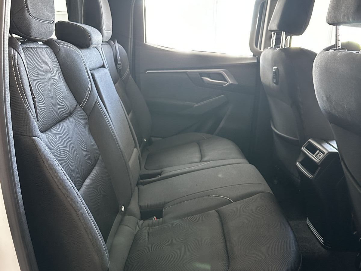2023 Isuzu D-MAX photo 5