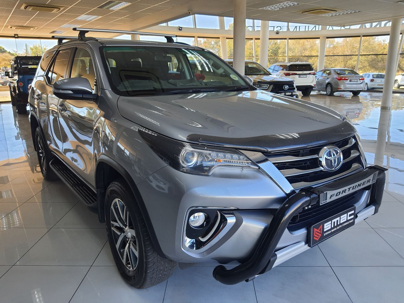 2016 Toyota Fortuner photo 2