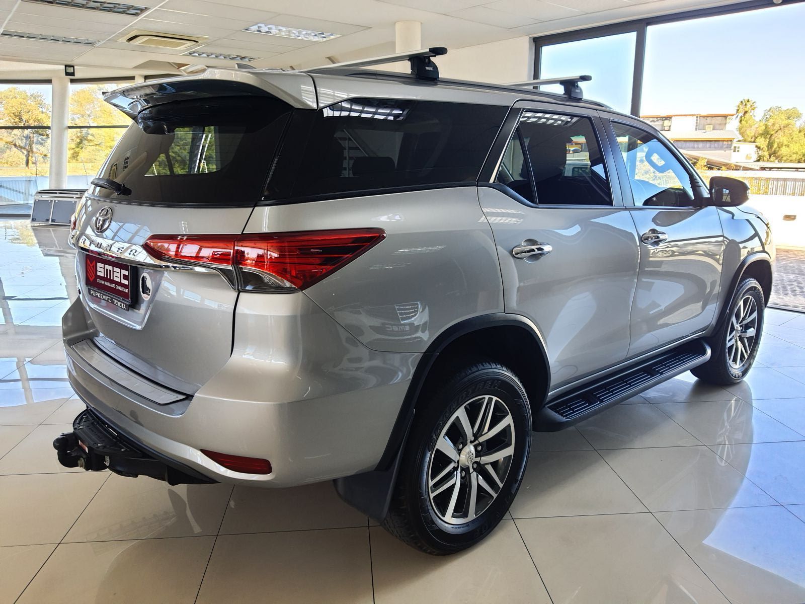 2016 Toyota Fortuner photo 3