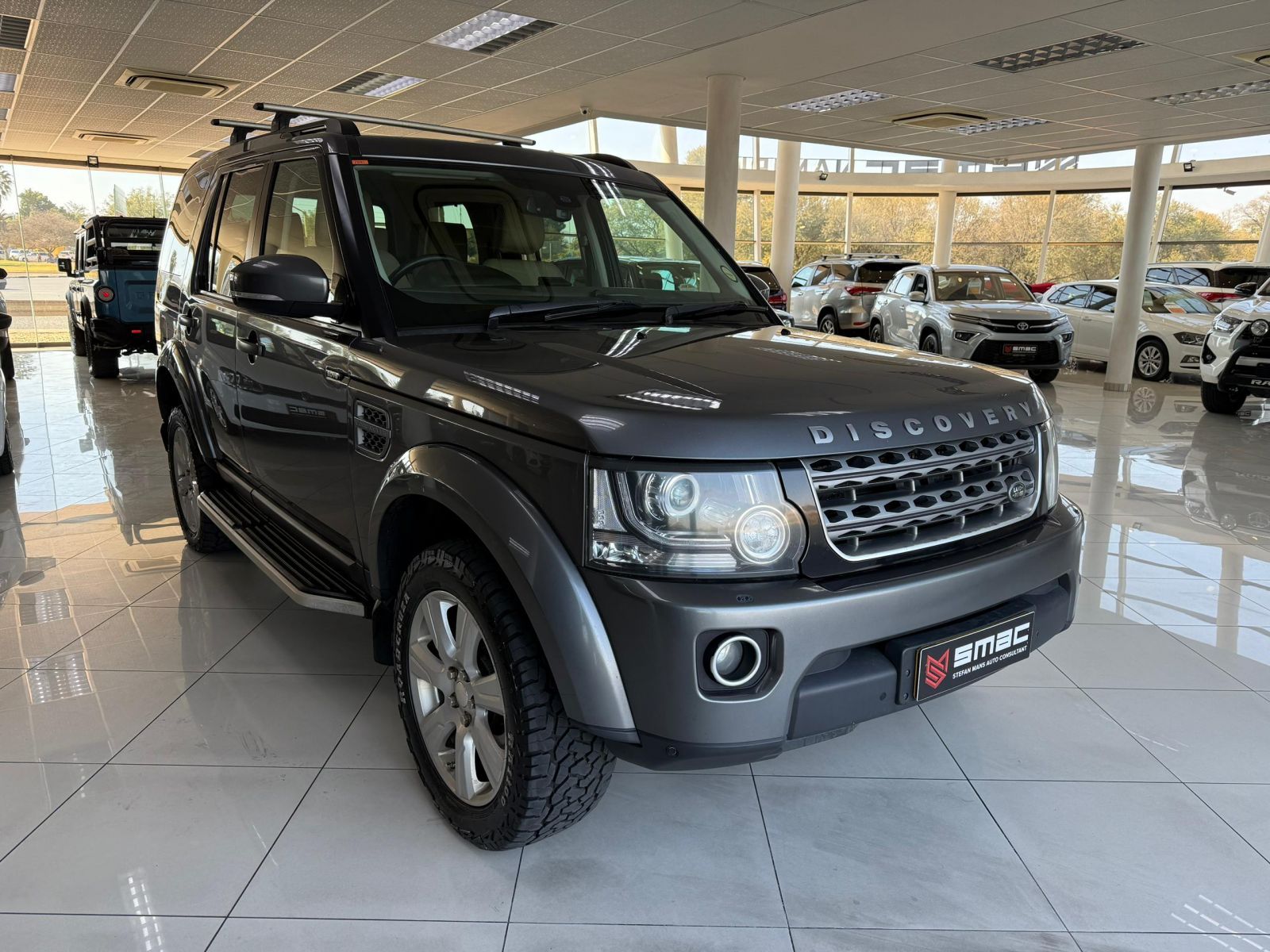 2015 Land Rover Discovery 4 photo 2