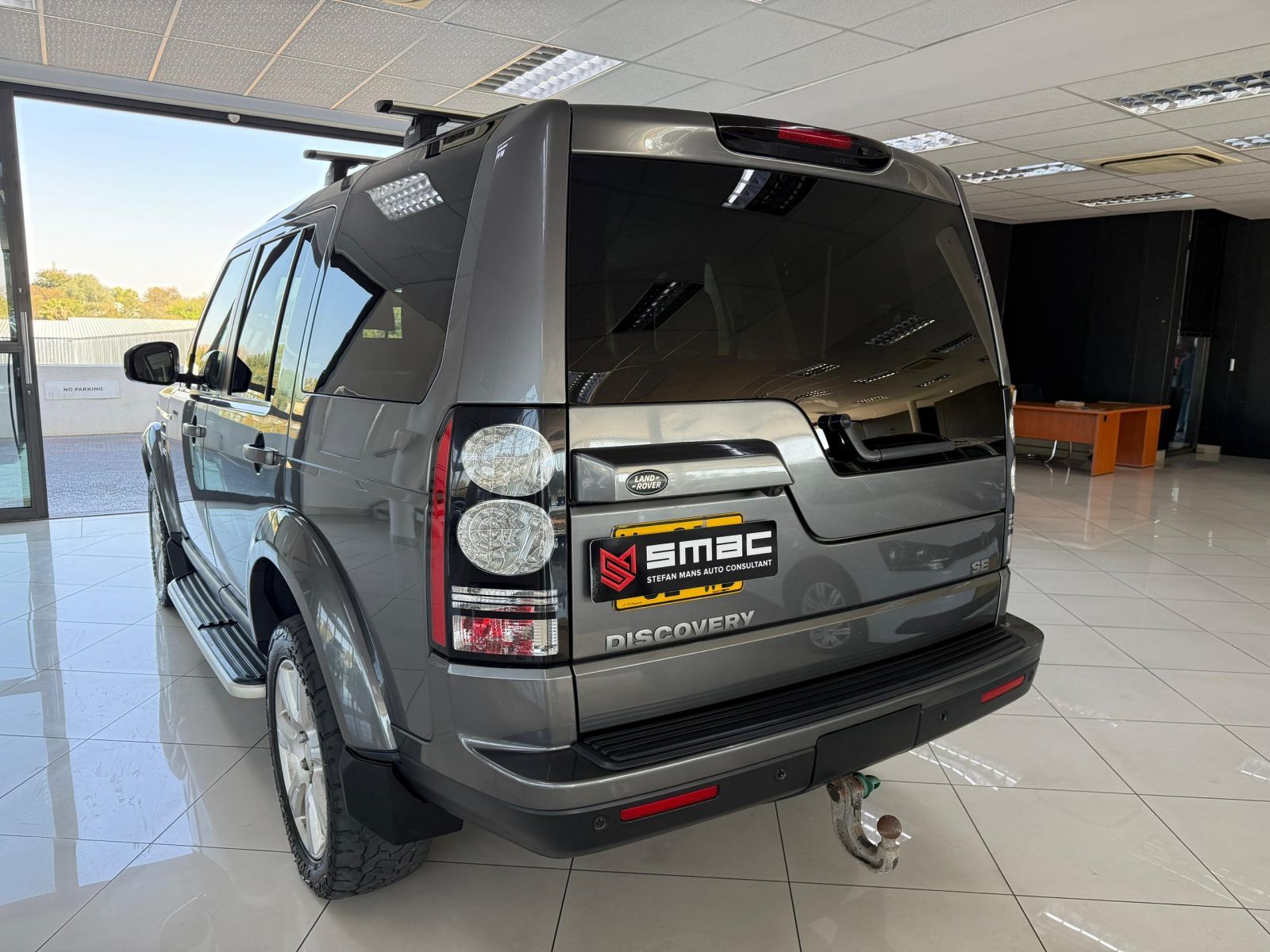2015 Land Rover Discovery 4 photo 4