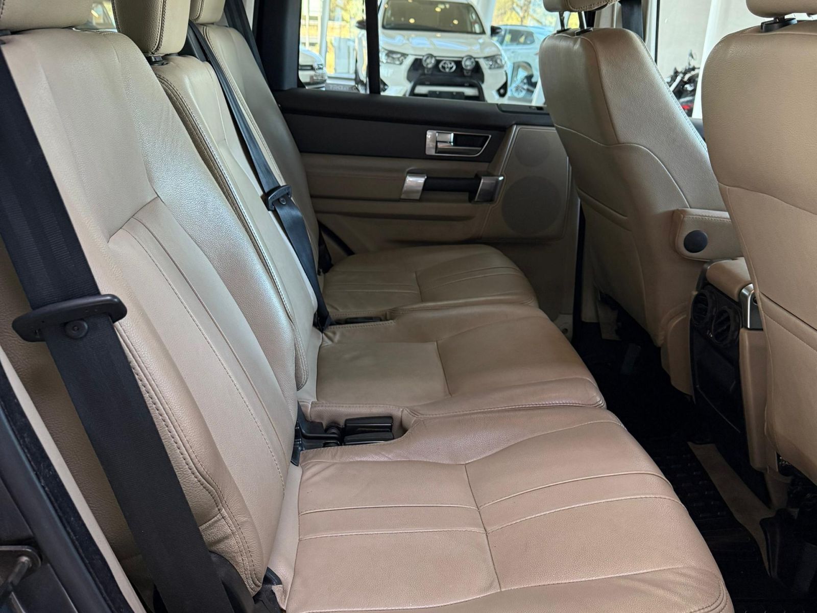 2015 Land Rover Discovery 4 photo 5