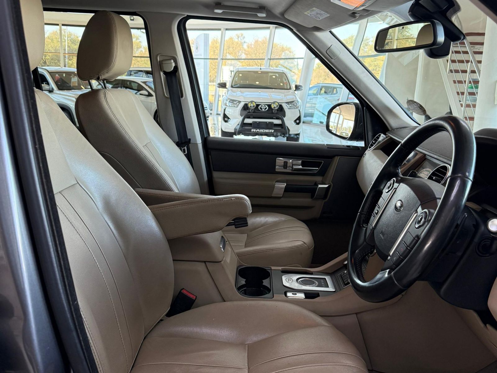 2015 Land Rover Discovery 4 photo 6