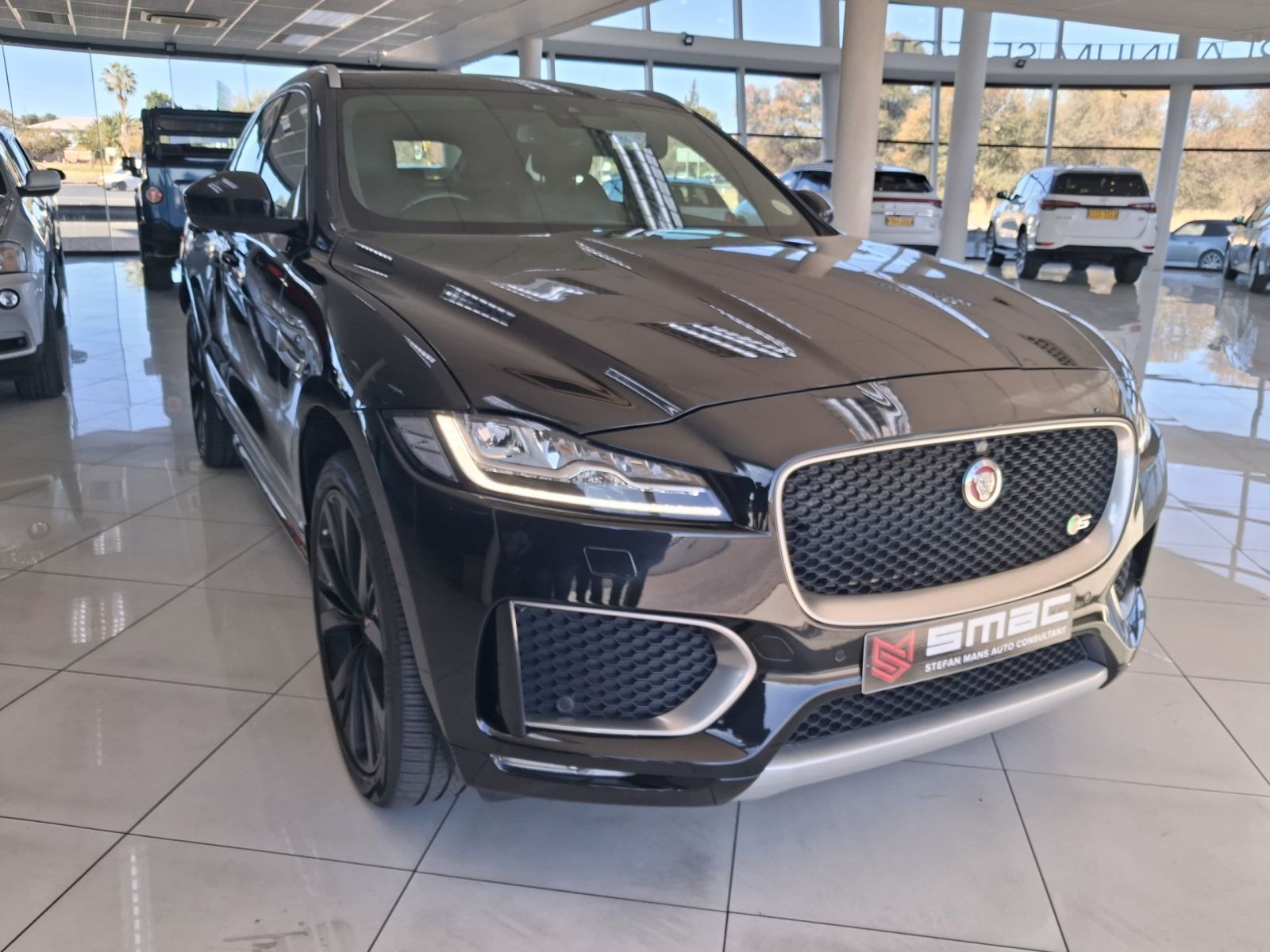 2017 Jaguar F-Pace photo 2