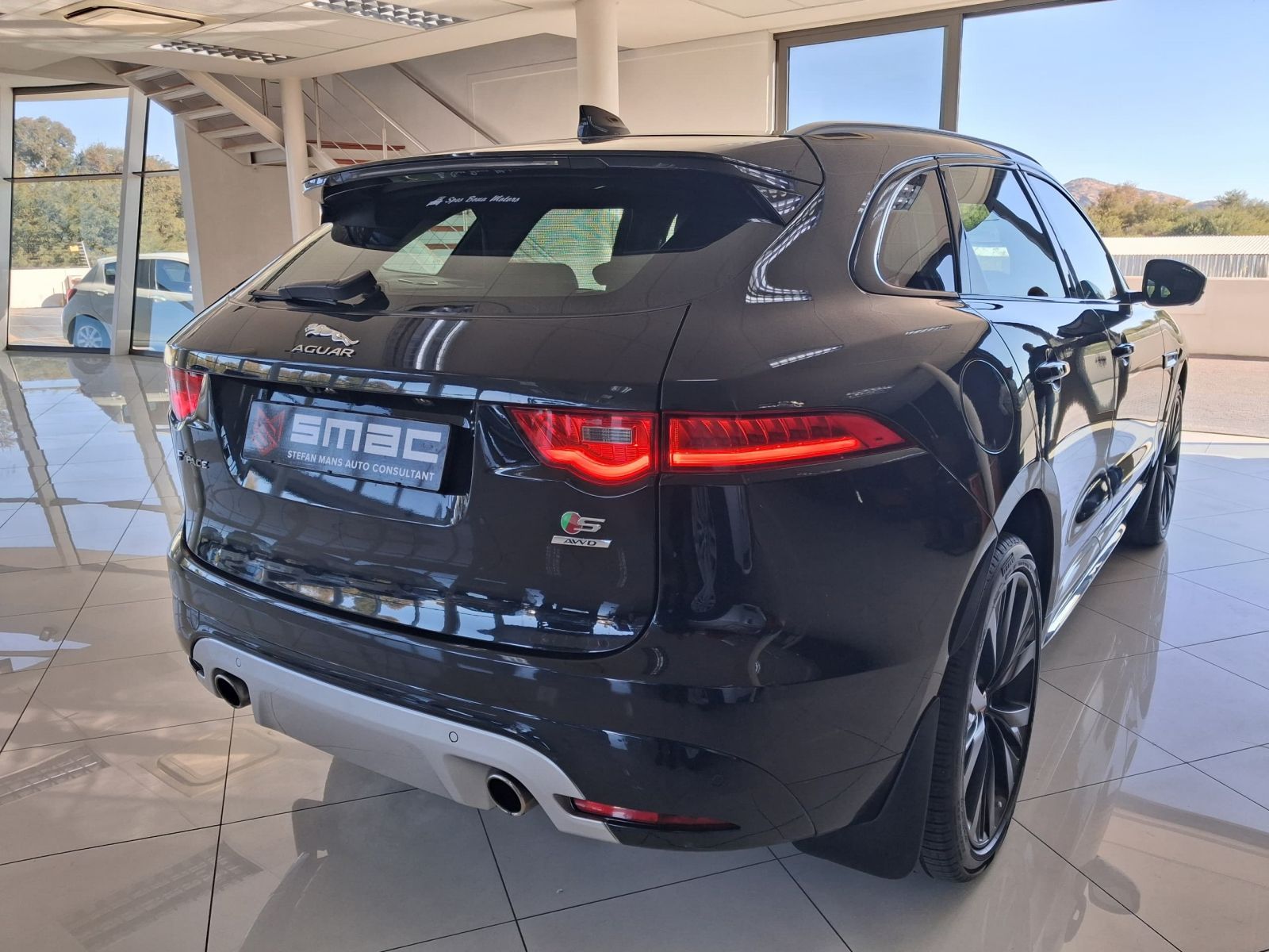 2017 Jaguar F-Pace photo 3